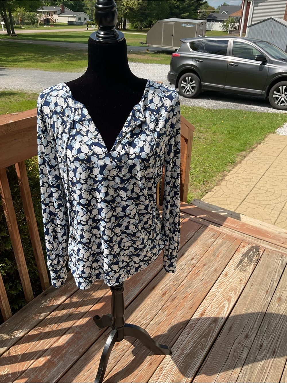 White House Black Market Navy and White Floral V-Neck Long Sleeve Blouse